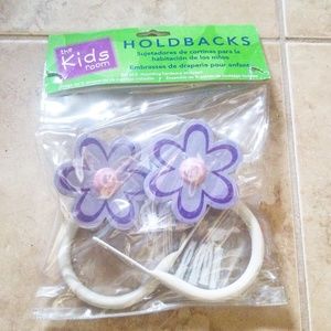 Holdbacks and Inns to the Curtain Rode